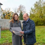 Foto (von links): Hanaus Stadträtin Isabelle Hemsley und Rouven Kötter, Erster Beigeordneter des Regionalverbandes FrankfurtRheinMain, © Moritz Goebel/ Hanau